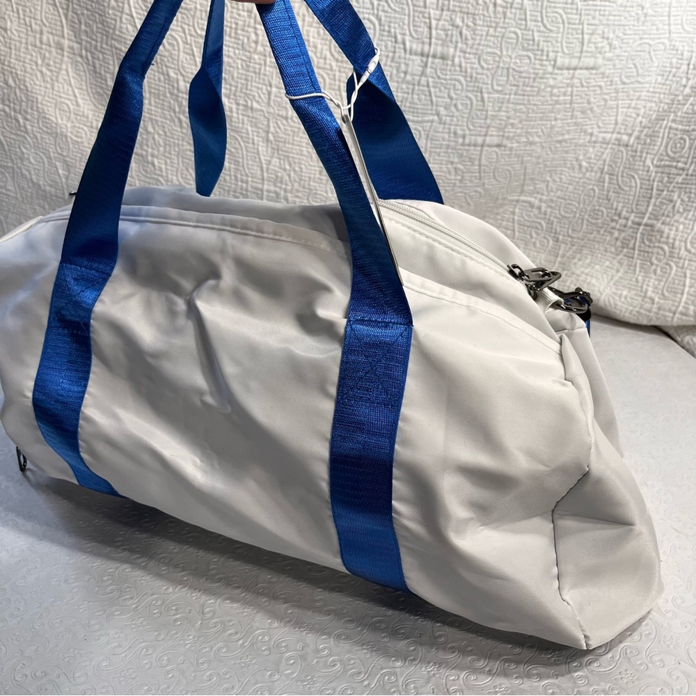 Halara Duffle Bag Tote Gym Travel Weekender White Blue River Gear Wet Pocket New